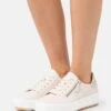 Gabor Comfort Sneakers Laag - Ivory/Muschel -Gabor comfort Store 3c8e7034bd50496780f8e4a50989d50d